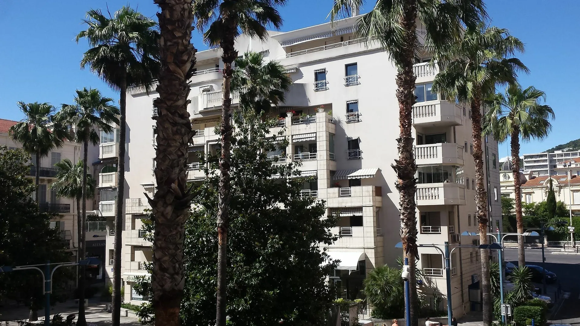 Modern Deluxe Two-Bedroom Apartment Cannes