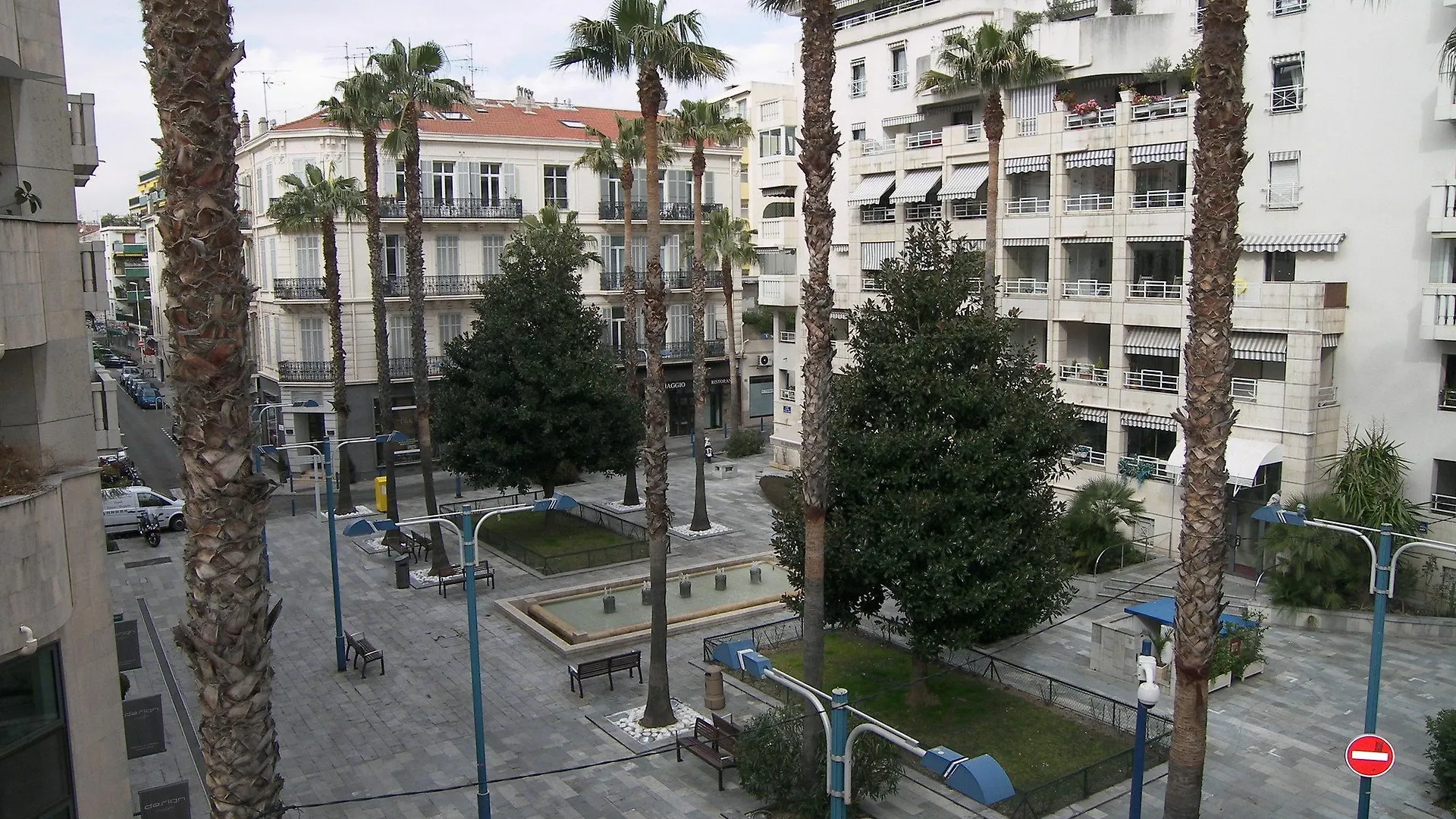 Modern Deluxe Two-Bedroom Apartment Cannes